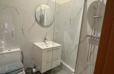 Paris Eiffel Tower et Disney apartments, parkings gratuits et sécurisés, 10 minutes métro to Paris - Foto 35