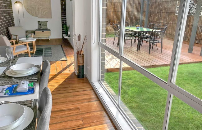 Sleek Stylish Modern Close to Airport - Foto 22