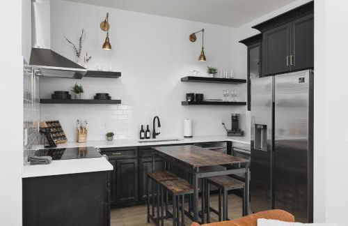 Condo with Free Parking, 3 mi Downtown & Stadium, by Coffee - Foto 10