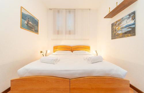 Casa con parcheggio, piscina giardino, barbecue - Foto 2