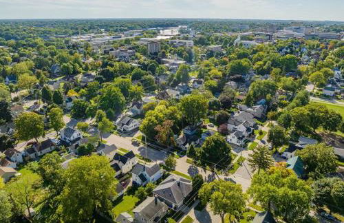 Downtown 2BR Home - Lawrence University College Ave - Foto 14