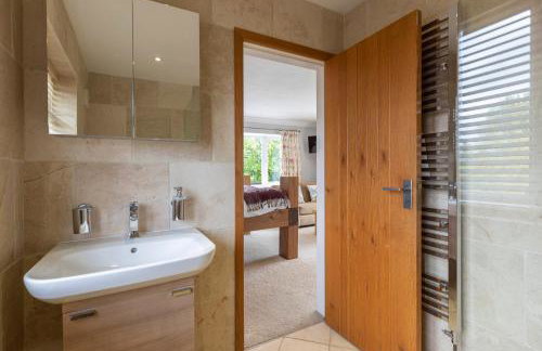 The Lodge - Photo 27