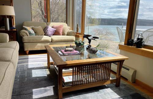 Risingwater Newly Listed Stunning Home with 150-Foot Beachfront in the Finger Lakes - Foto 13