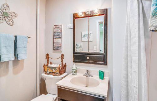 Wooded Cottage with Fire Pit and Boat Parking - Foto 17