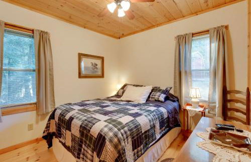 Waterfront Mercer Cabin with Wraparound Porch! - Foto 9