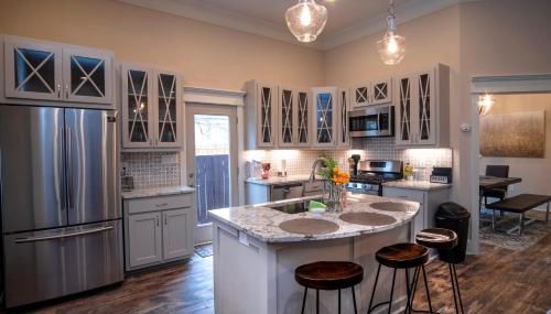 Brand NEW Large Impressive House Near Downtown! - Foto 2