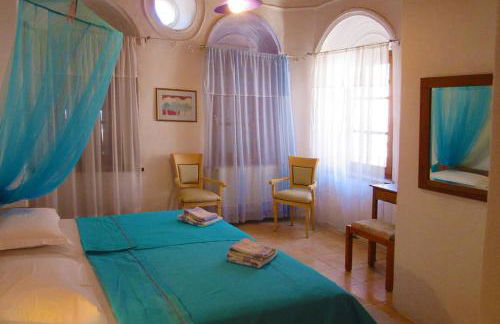 Olive House - Photo 9