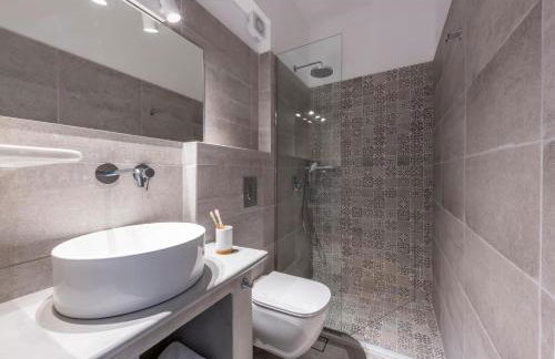 Helen's Minimal Studios & Apartments - Photo 29