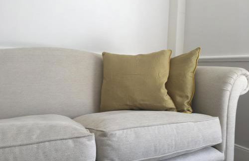 Beautiful stylish 2 bed apartment with free parking - Photo 7