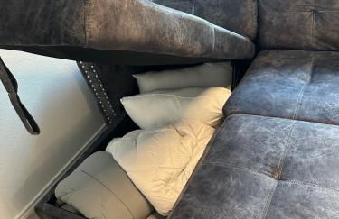 Cozy Stay with Pool Relax with Easy Access to Highway - Foto 26