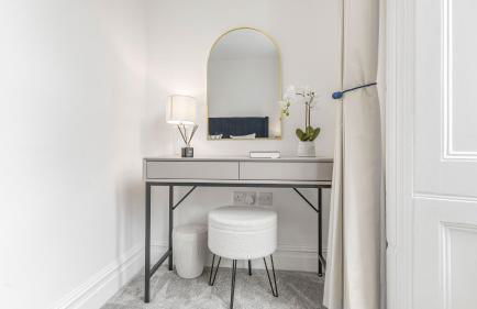 Elegant Garden Apartment, Private Parking & EV Charger, Walk to Town - Foto 7