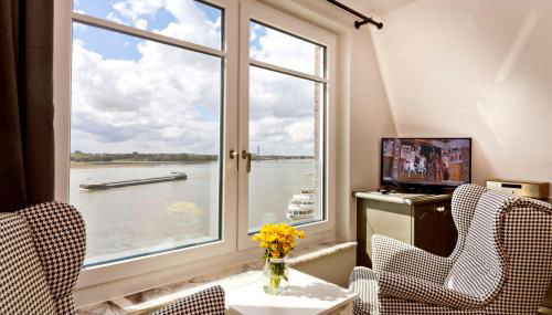 Fährmann im Häuschen am Rhein - Foto 2