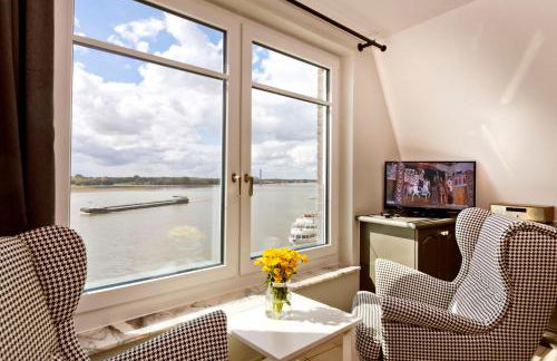 Fährmann im Häuschen am Rhein - Foto 2