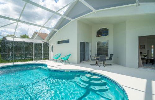 Stylish Villa Retreat with Pool - Photo 18