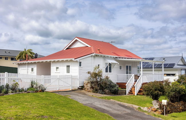 Bay Vista Cottage by the BnB Collection - Photo 26