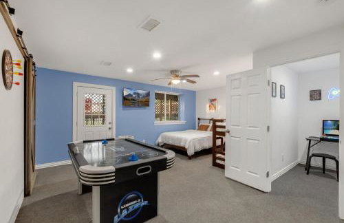 Lakefront Retreat Sleeps 15 Starlink Internet - Foto 25