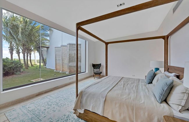 Modern 7BR Villa w Stunning Views of Golf Course - Photo 32