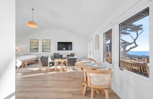 Distinguished Oceanfront Point Estate with Iconic Beach Mountain Vistas - Foto 73