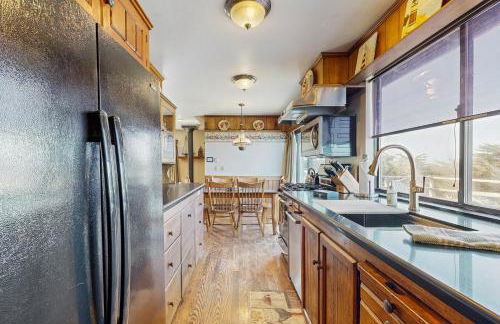 Oceanfront Home - Stunning Views & Private Hot Tub - Foto 10