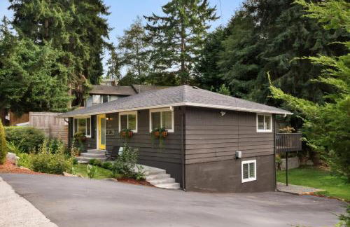 Spacious Main Street Retreat for families and large groups - Photo 25