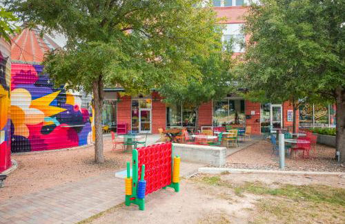 Chic 2BR-Southtown Near Rvrwalk, Dome & Conv - Foto 45