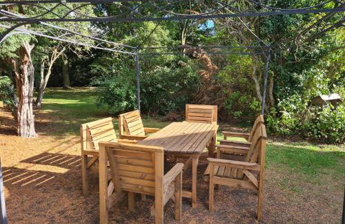 The Reading Chalet and gardens, suitable for contractors - Photo 13