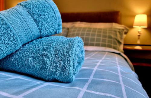 Hill View 2 bedroom free parking - Photo 44