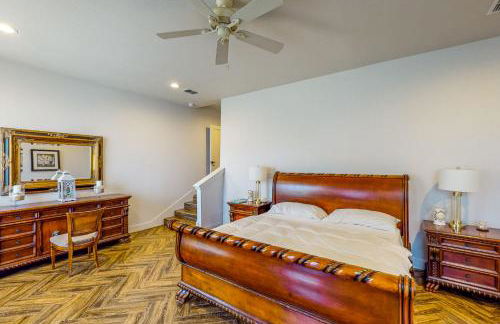 Hot Tub and Views Luxe Lake Bridgeport Retreat - Foto 12