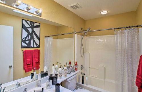 Luxury Glendale Getaway with Private Hot Tub and Patio - Foto 16