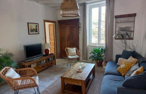 Le Logis du Moulin Gîte avec Jacuzzi, à 800m de la Cité Médiévale - Foto 4