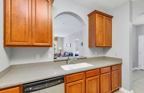 Newly Updated Condo, Near Conv. Center - Photo 11