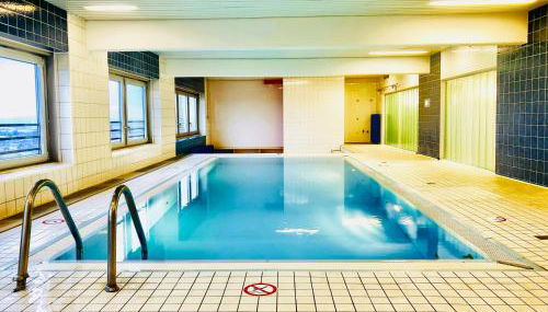 DOMspitzen-BLICK, cooles 2 Zimmer Apt mit Indoor-Swimmingpool auf dem Dach, Küche und Smart-TV - Foto 3