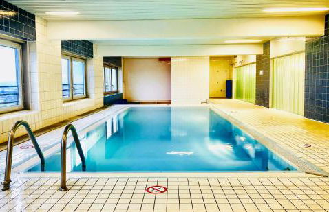 DOMspitzen-BLICK, cooles 2 Zimmer Apt mit Indoor-Swimmingpool auf dem Dach, Küche und Smart-TV - Foto 3