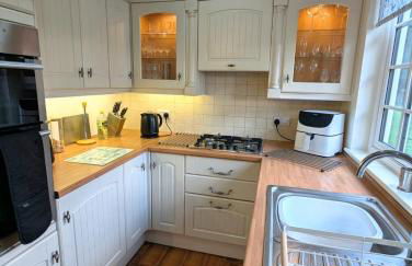 Luxury 2 Bed Cottage with Log Fire Hot Tub & Sauna - Foto 18