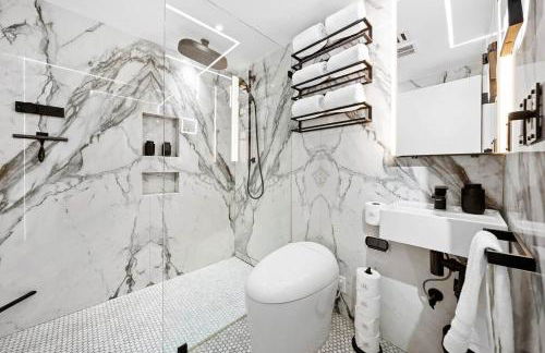 Versace Mansion Neighbor (Floor 1) Sleeps 9 - Foto 36