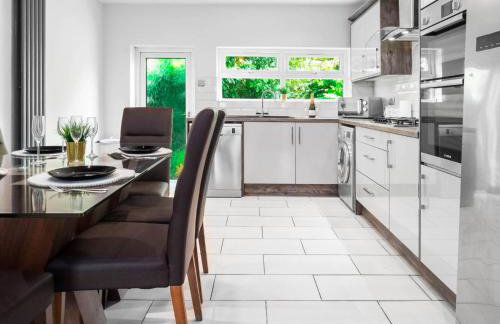 Stylish 3 Bedroom House - Pool & Tennis Table - Garden - Off Street Parking 782S - Foto 8