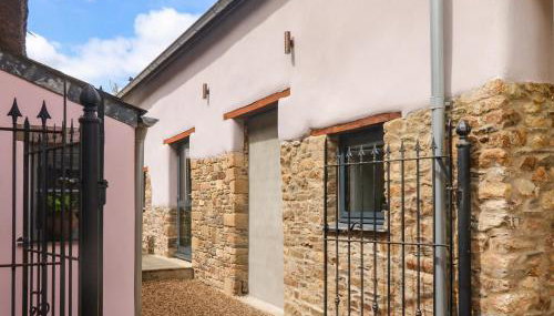 Becket's Barn - Photo 3