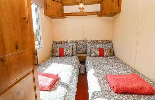 Cwrt y Ceffyl - Photo 16