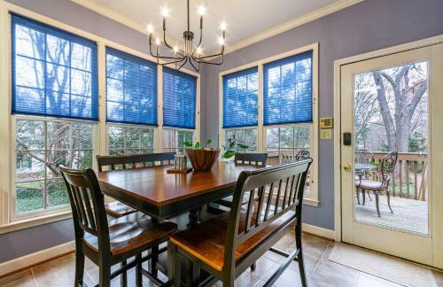 Cozy Home with BBQ Near Arts & Dining Hotspots - Foto 17