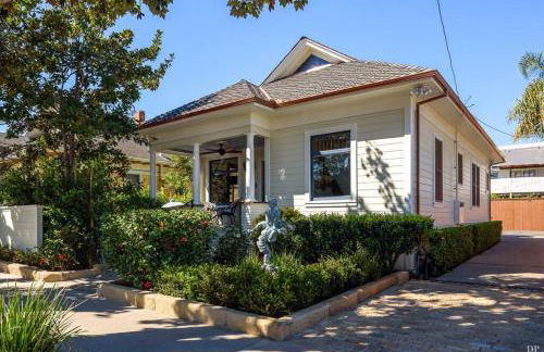 Upscale Downtown Home Walk to Beach shops Bars 2 - Photo 26