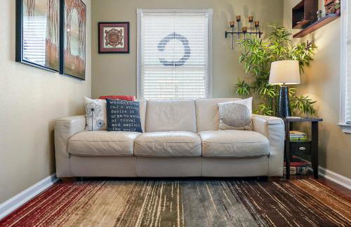 Walk to Everything Downtown EAT - SHOP - PLAY - Foto 7