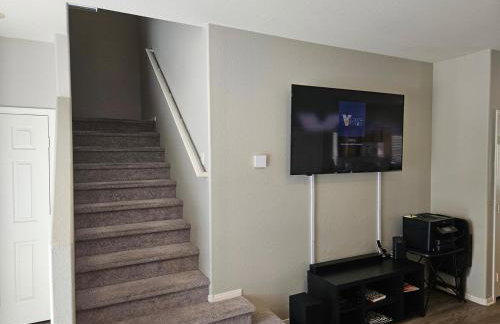 This cute 3 bedroom 2 and half bath is cozy - Photo 12