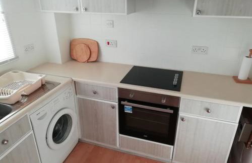 1 Bed Bognor Apartment 300 yrds from beach - Photo 3