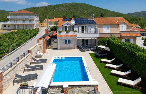 Villa Vision with Heated Pool & Jacuzzi in Sestanovac - Foto 42