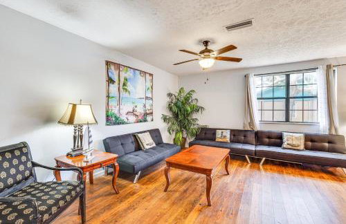 Steps to Beach Carrabelle Family Home with Patio! - Foto 1