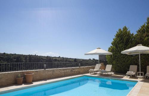 Ilys Home, a Country-chic Retreat with Pool & BBQ, By ThinkVilla - Photo 8