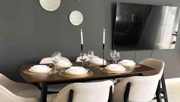 Modern Skyline Sea View 2BR Apartment - Foto 5, Servicio de comidas en la habitación