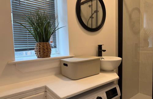 ResiLets - NEW 3 Bed Apt, Sleeps 5, Town Centre, Ideal for contractors, holidaymakers, Professional Short Stay - Foto 13