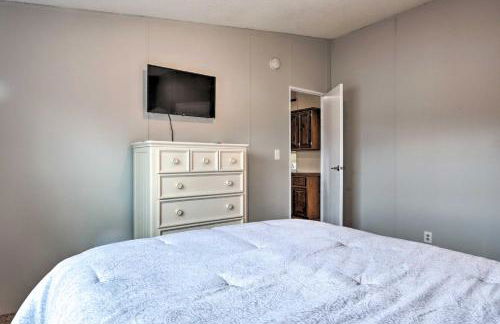 8 Mi to Beach Lake-View Haven in Linn Creek! - Foto 26