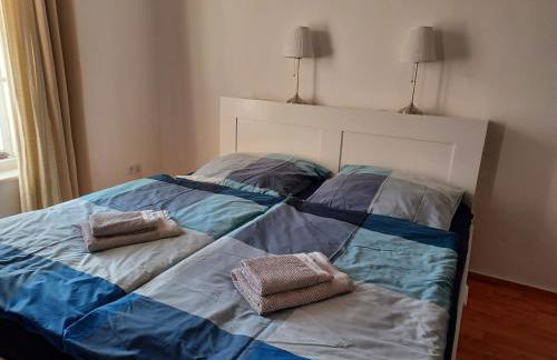 Ehemalige Bibliothek Apartment für 2 mit Küche Kamin Netflix Parken und Hofladen - Foto 9